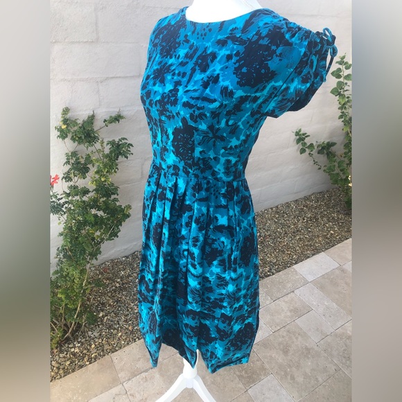 Vintage 1960s handmade black and blue pleated A line dress w/ adjustable sleeves - Picture 13 of 15